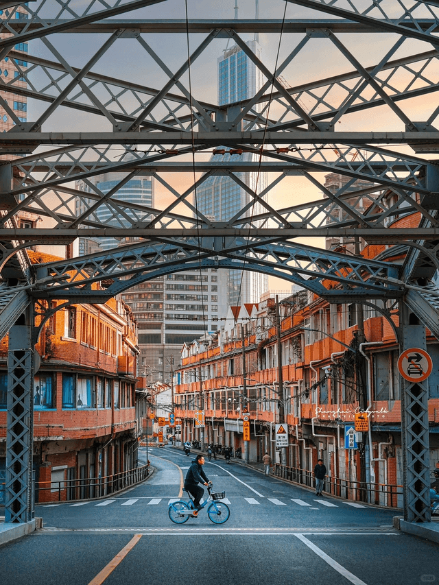 Convenient city environment near top public dental hospitals in China Shanghai